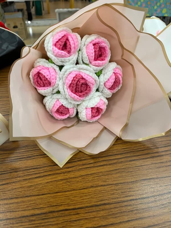 Pink knitted rose bouquet